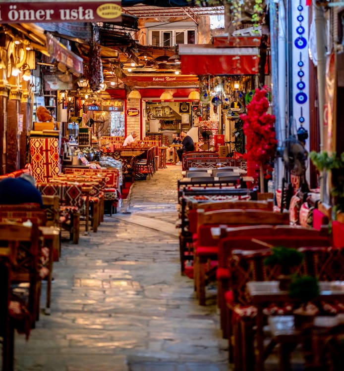 Vibrant Izmir Kemeraltı Bazaar market streets
